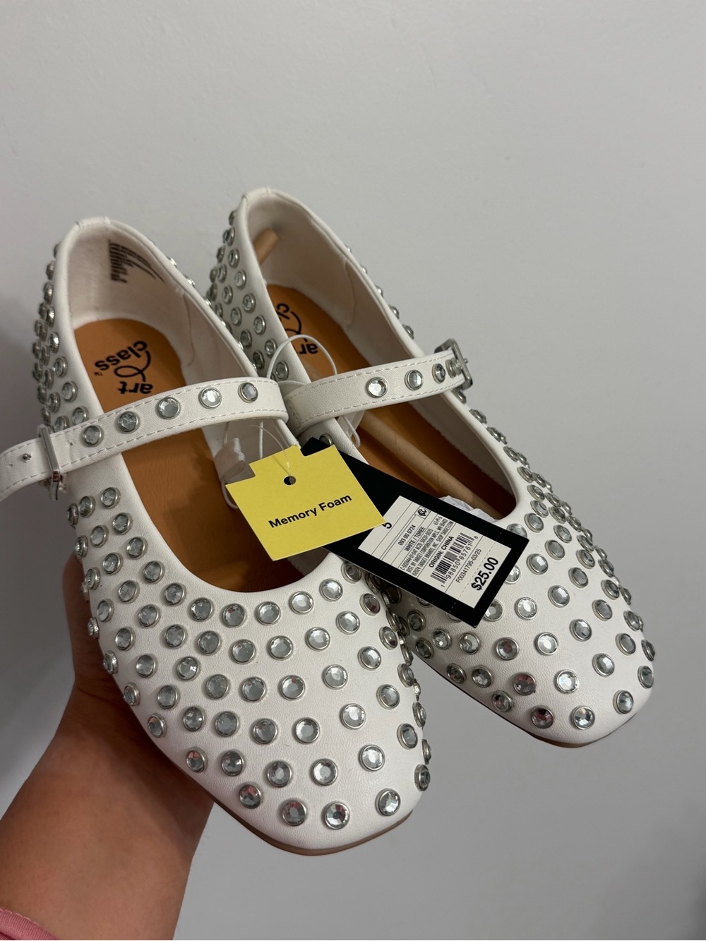 Girl Kids Shoes with Memory Foam size 5 new